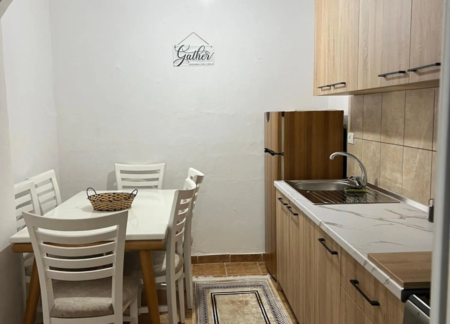 Inn Apartment Kamez